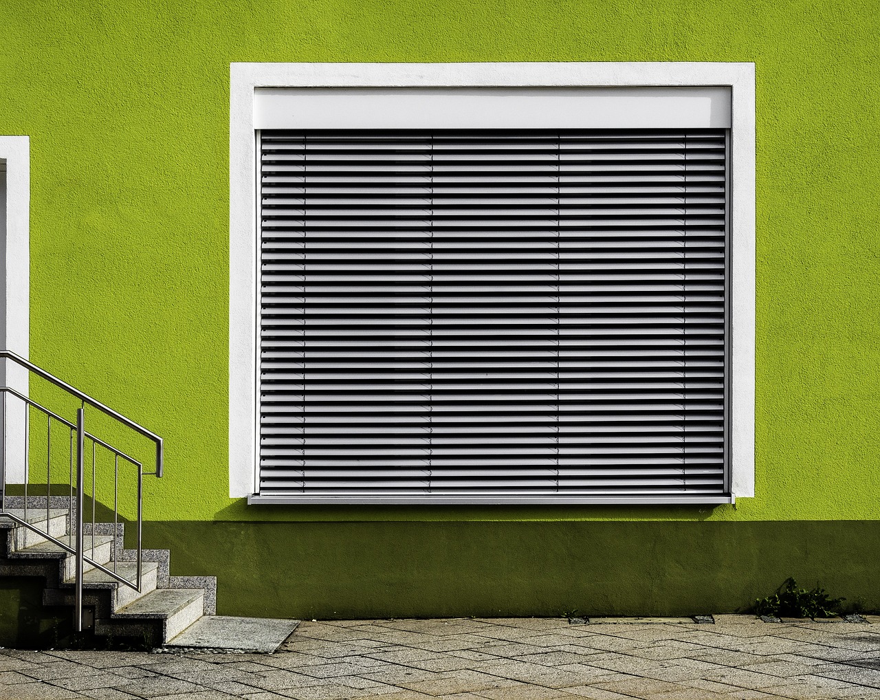 Nowoczesne rozwiązania w aranżacji okien