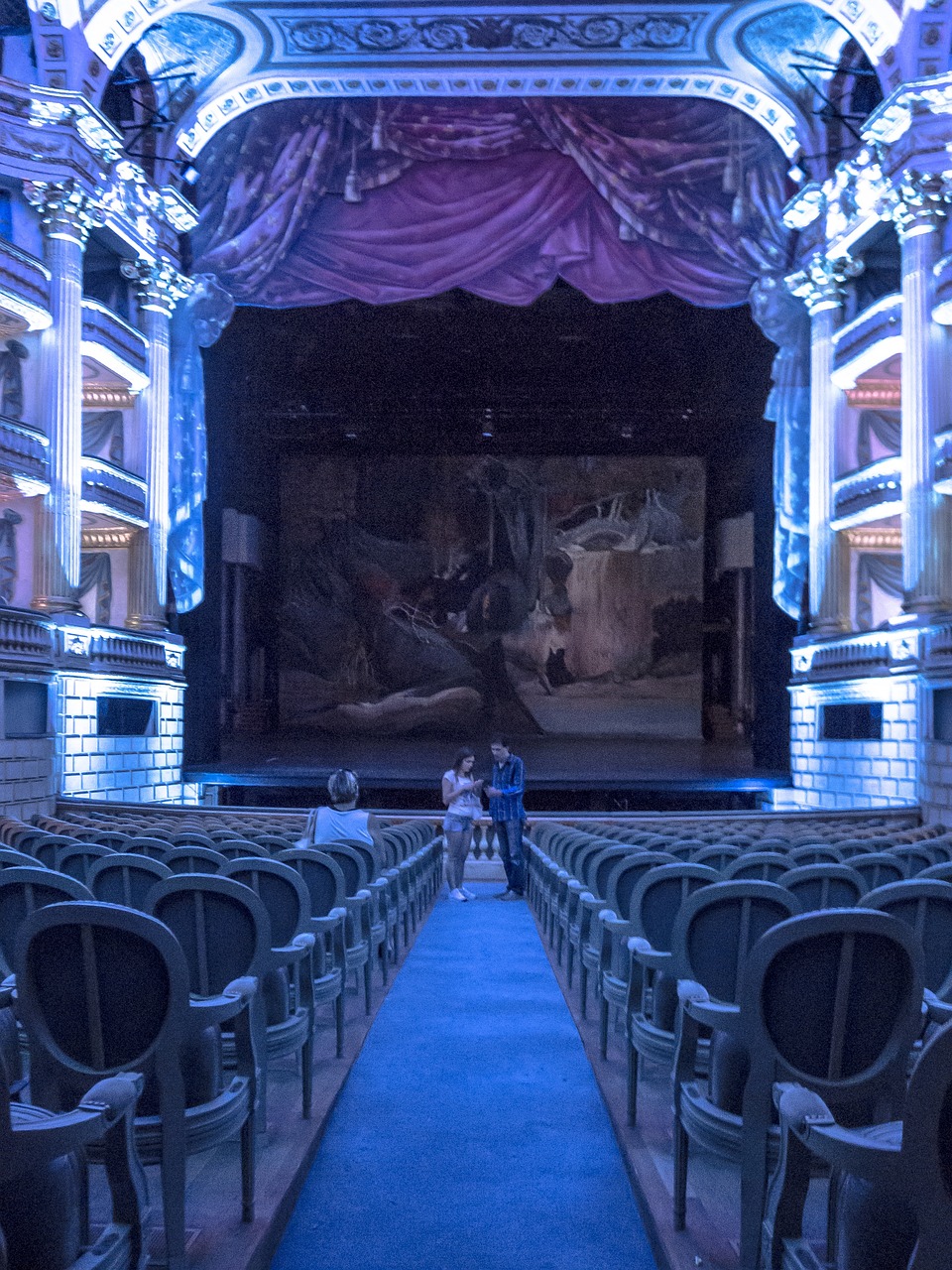 Rozśmieszając zatroskanie: jak teatr pomaga radzić sobie z nerwicą