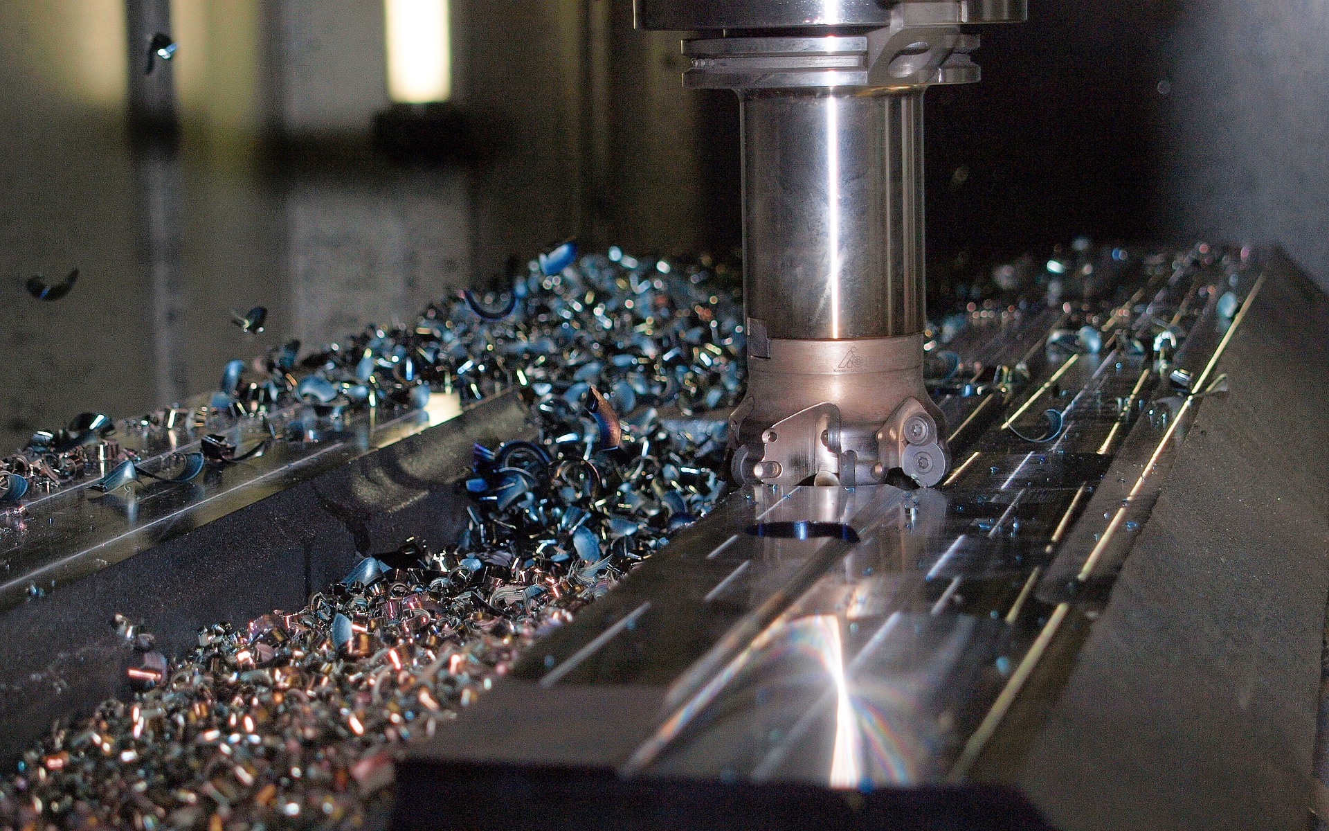 Nowoczesne rozwiązania w obróbce mechanicznej: przenośne maszyny w pracy przemysłowej