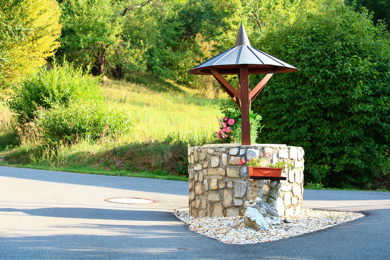 Bezpieczeństwo i estetyka – jak skutecznie ochronić studnię?